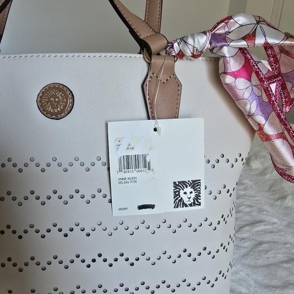 Anne Klein Ivory Tote Bag NWT - Picture 6 of 9